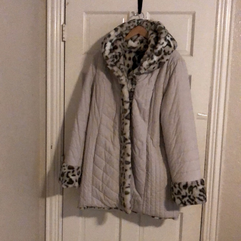 NWOT Size XL Off white hooded coat fully lined with animal print faux fur.